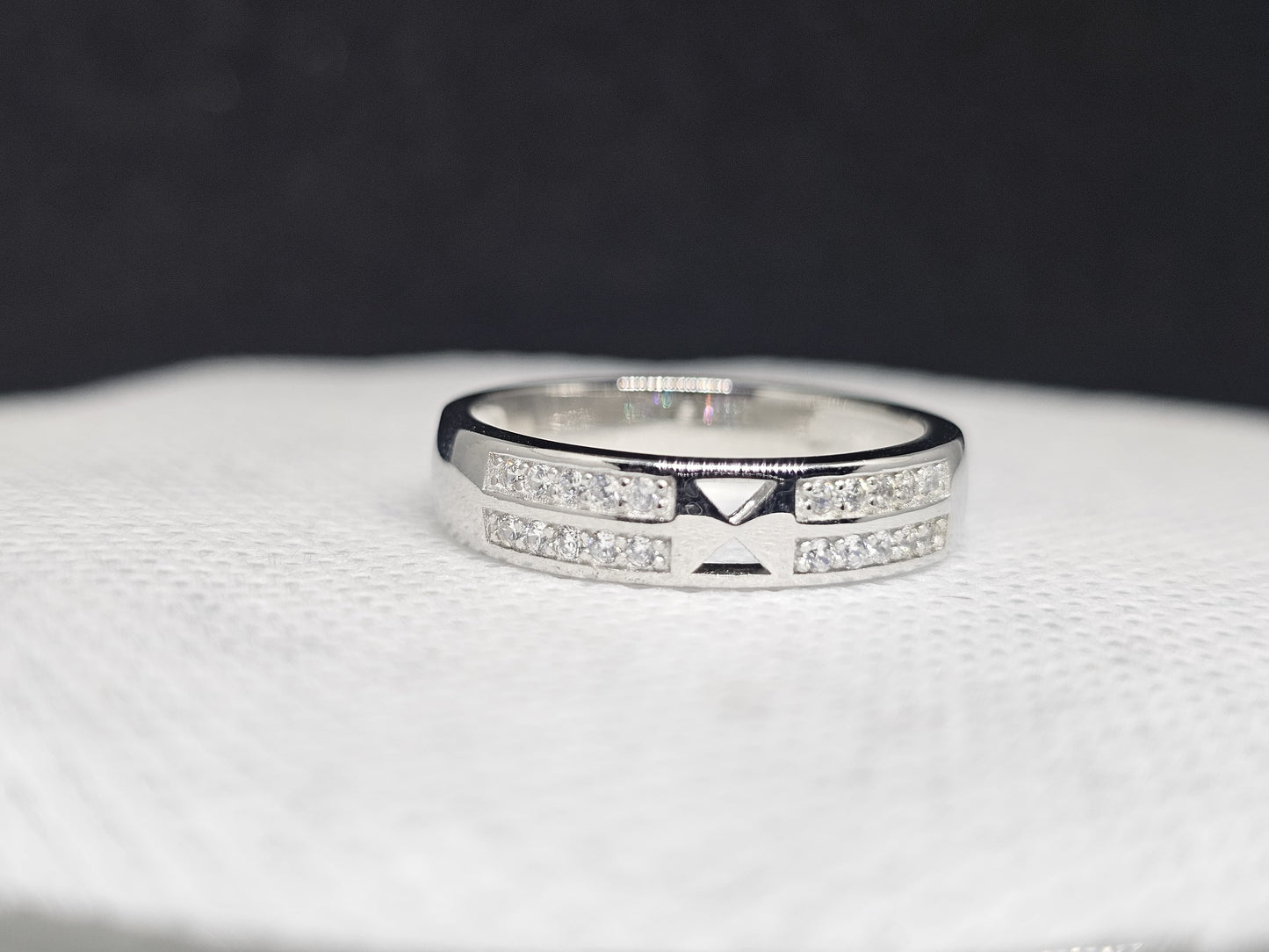 Structured Silver Unisex Band Ring with Geometric Detail & CZ Accents