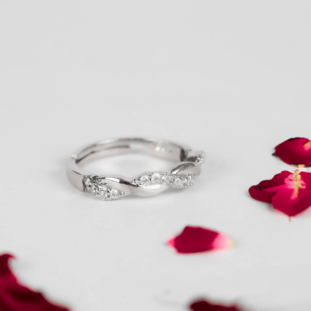 Criss Cross Twisted Leaf Band Ring