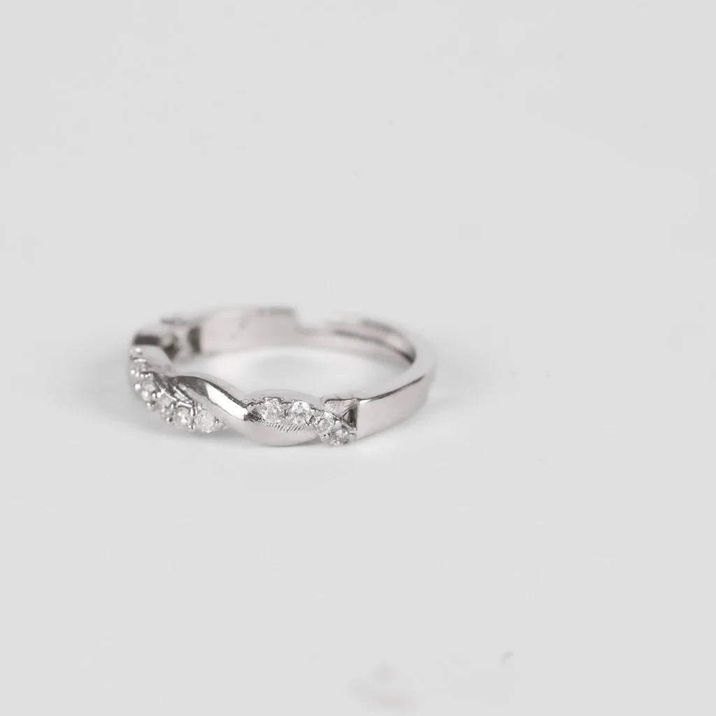 Criss Cross Twisted Leaf Band Ring