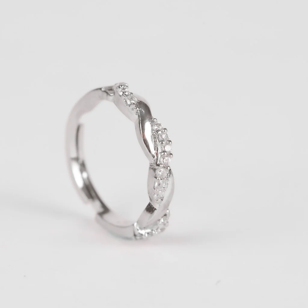 Criss Cross Twisted Leaf Band Ring