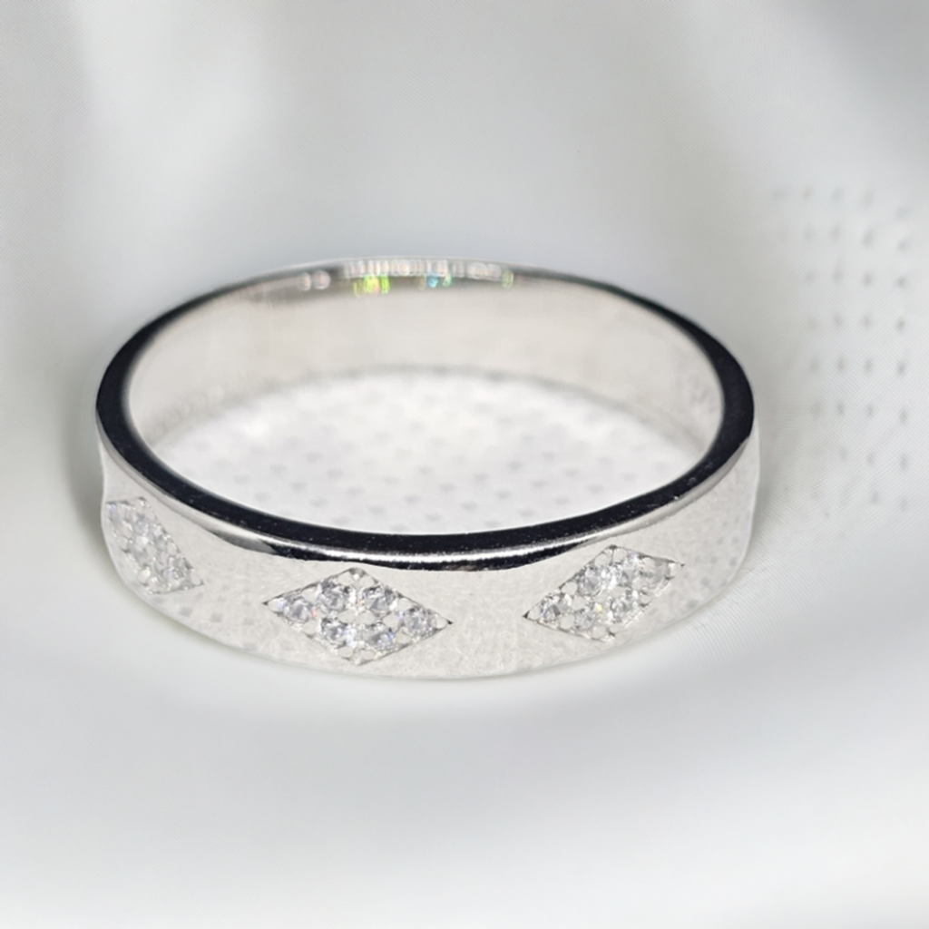 Unisex Silver Ring with White CZ Stones - Modern and Minimalist Design