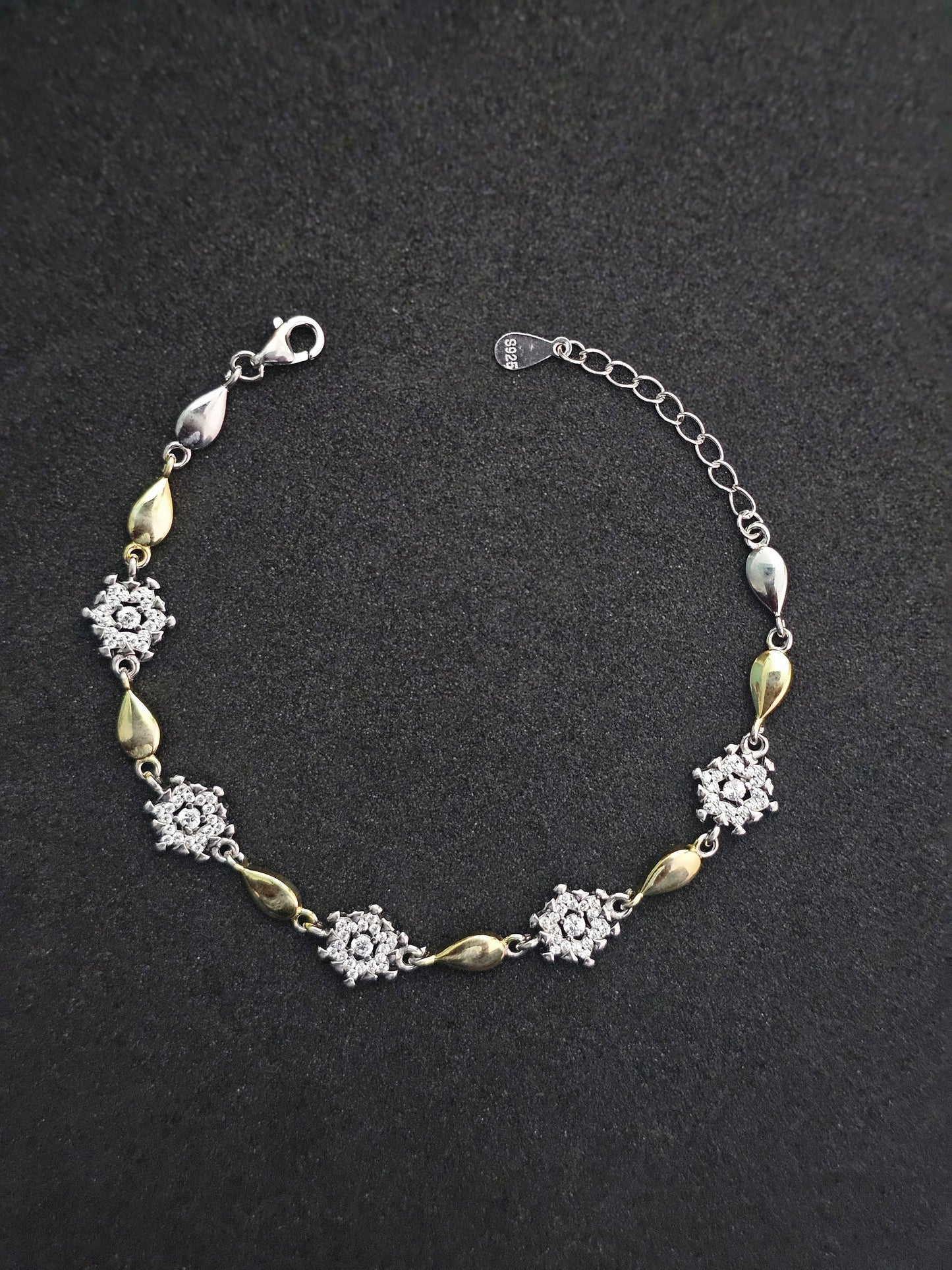 Elegant Two-Tone Floral Link Bracelet For Girls