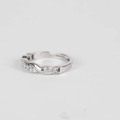 Criss Cross Twisted Leaf Band Ring
