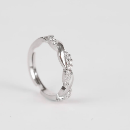 Criss Cross Twisted Leaf Band Ring