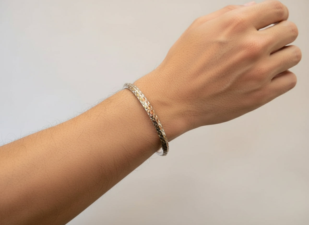 Elegant Dual-Tone Diamond-Cut Kada for Gents