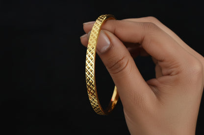 Gold Plated 92.5 Sterling Silver Sleek Diamond-Cut Kada