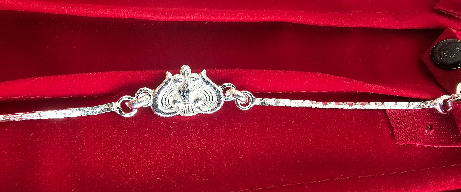 divine_rakhi